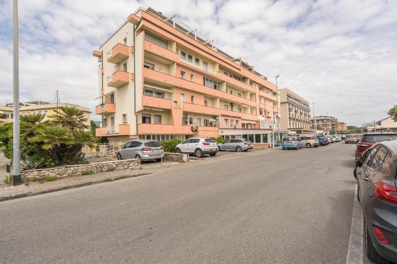 Casa Bea Marinella Apartment Маринела ди Сарцана Екстериор снимка