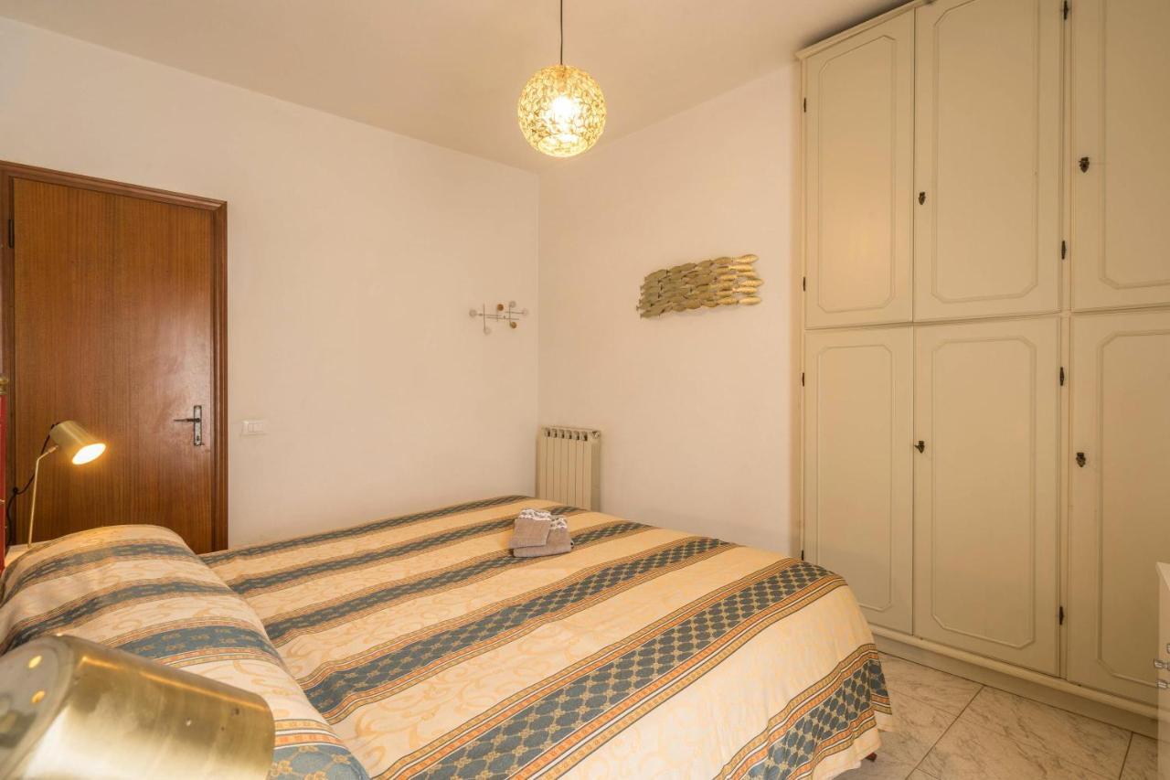Casa Bea Marinella Apartment Маринела ди Сарцана Екстериор снимка