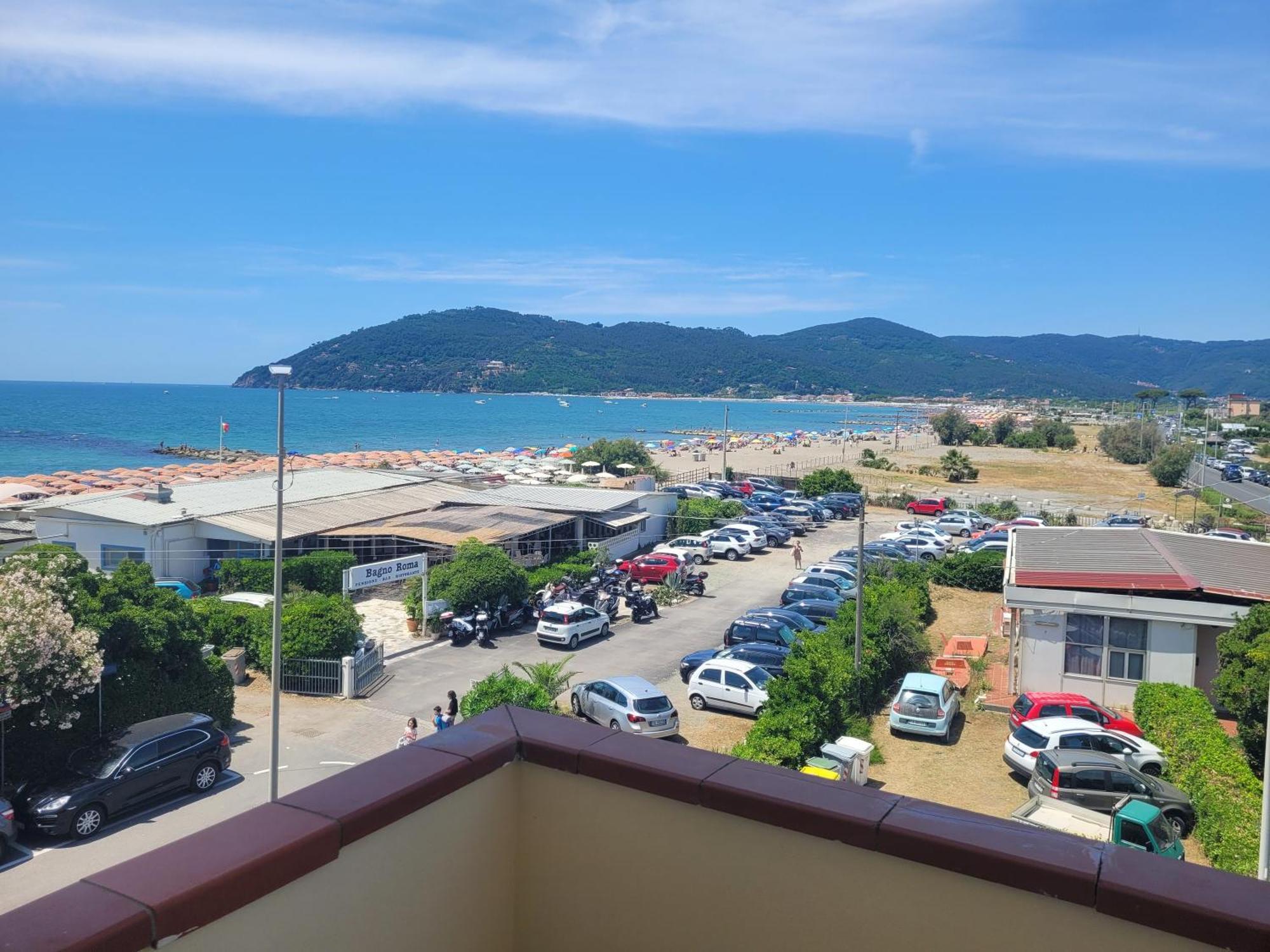 Casa Bea Marinella Apartment Маринела ди Сарцана Екстериор снимка
